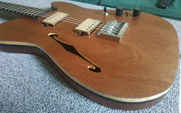 Guitare électrique Telecaster Thinline