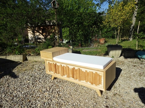 Meuble d'entrée - banc, chaussures, clefs, manteaux.