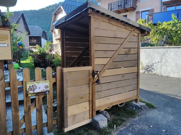 Cabanon de jardin range poussette