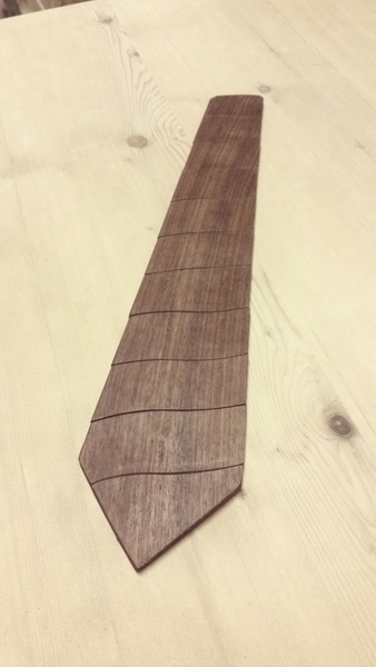 Cravate en noyer