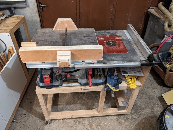 Pietement pour scie et défonceuse sous table
