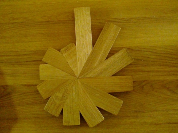 Planchette a saucisson,dessous de plat,spatule et cuillère en bois