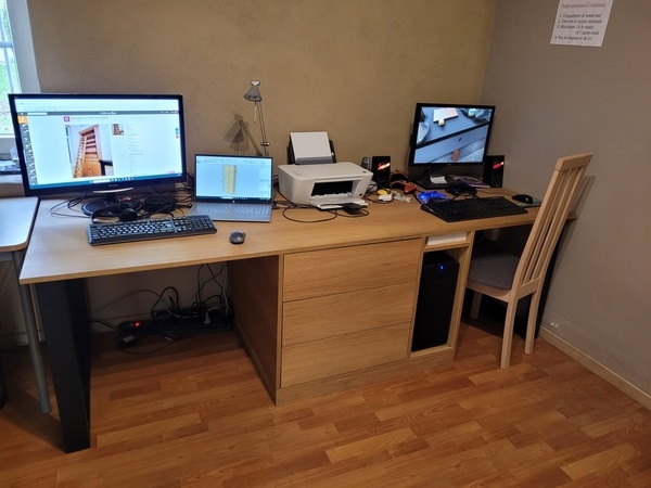 Bureau pour ordinateurs familiaux