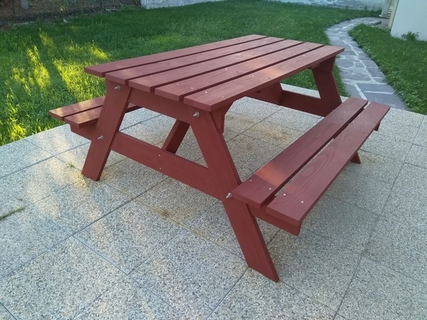 Une table de jardin toute simple