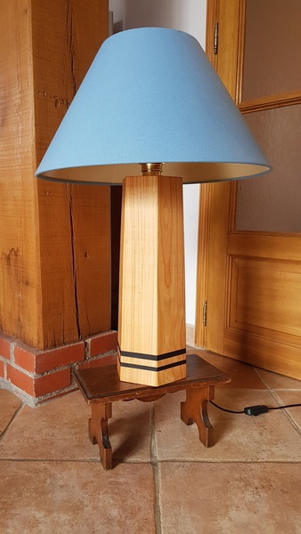 Pied de lampe hexagonal