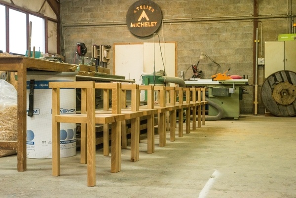 Série de dix chaises en hêtre