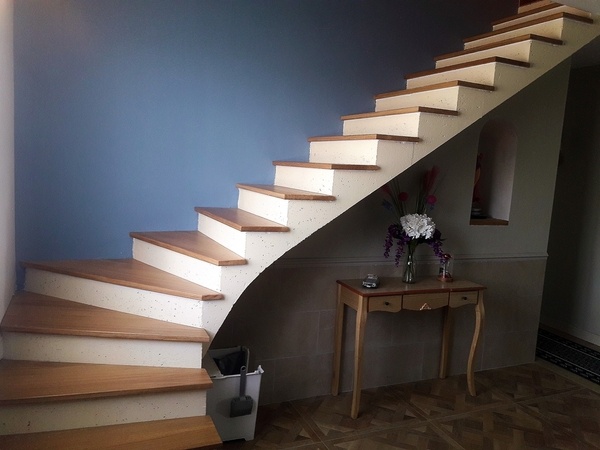 Marches d'escalier bois sur escalier béton