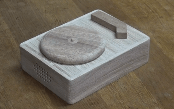 Petit tourne-disque connecté