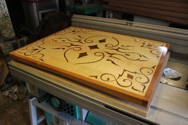 Plateau de présentation marqueté