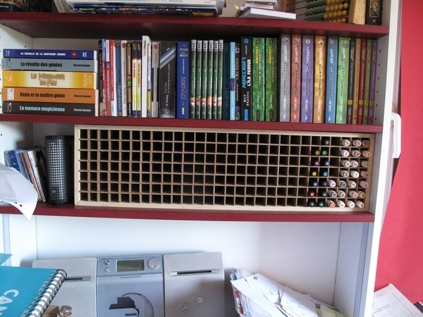 Un casier à feutres