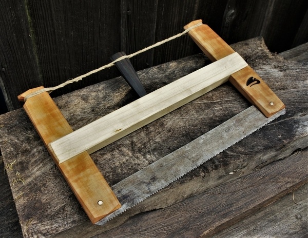 Petite scie à araser.