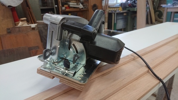 Scie circulaire sur rail économique