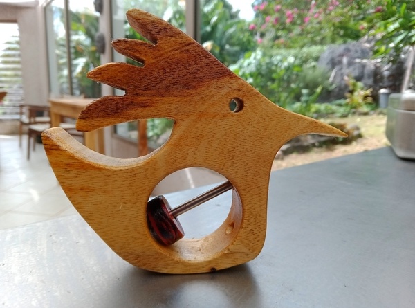 Hochet Cagou en Badamier