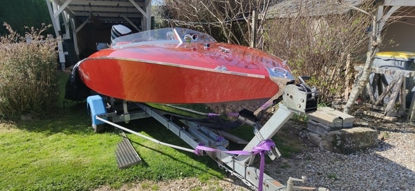 Dinghy en contreplaqués marine.