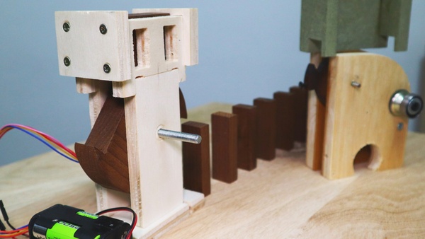 La Machine à Domino automatique