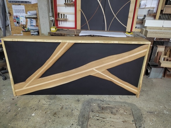 Coffrage cache fil pour écran salle de réunion