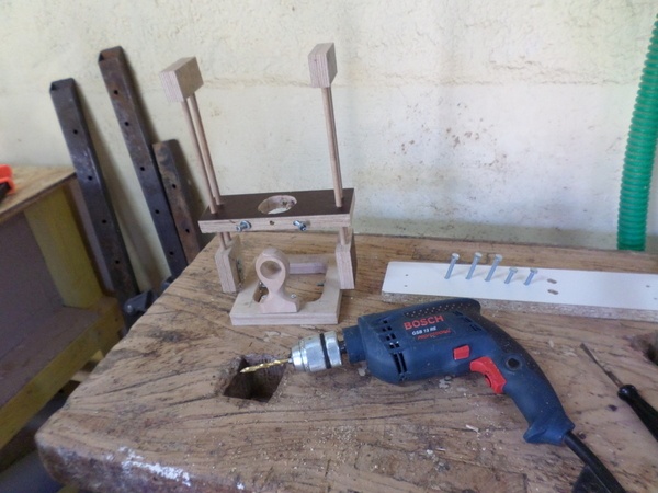 Guide - support inclinable pour perceuse filaire