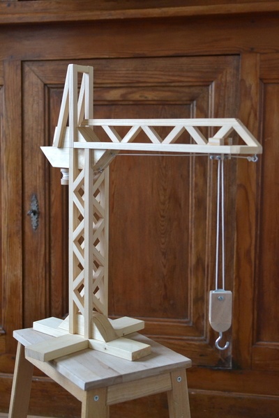 Une grue en bois