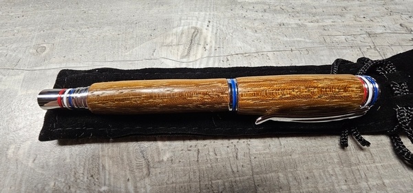 Stylo fait en "Coeur dehors"