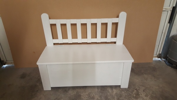 Banc coffre à jouet