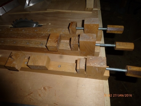 Serre joints dormant