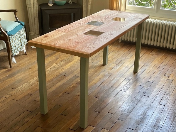 Table bureau avec trappes mystère