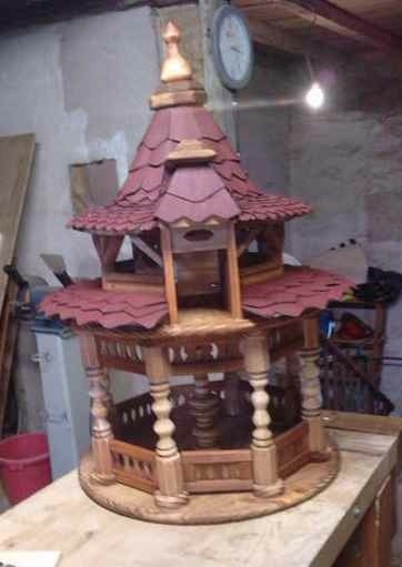 Mangeoire et nichoir a oiseaux