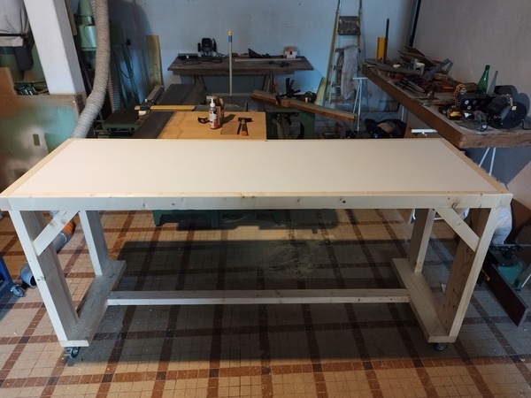 Plan de travail sur roulettes