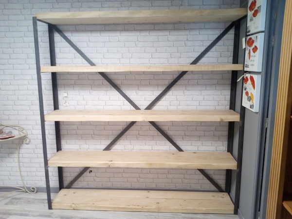 Étagère de bastaing aérien