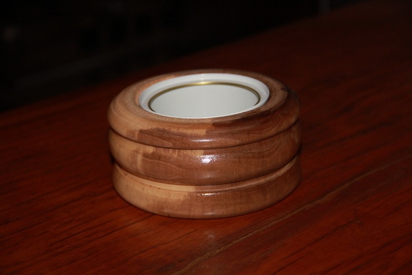 Petite boite avec un pot de chocolat... (D'une marque bien connue)