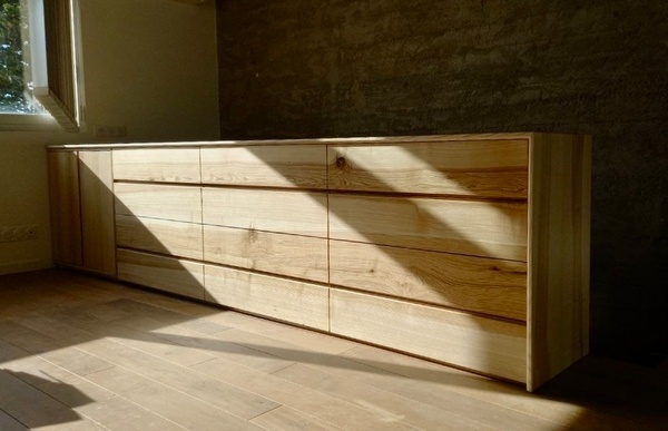 Commode. Frêne Olivier.