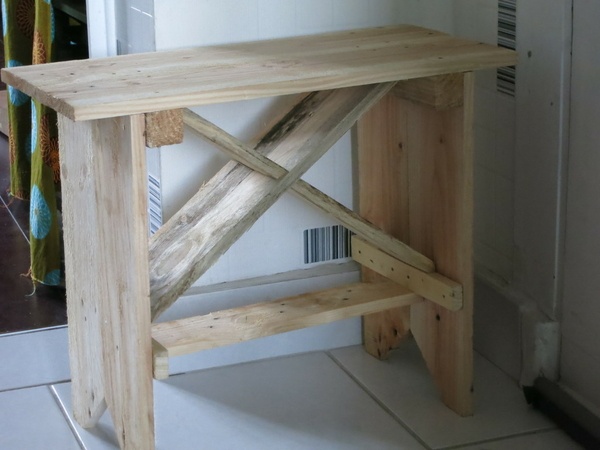 Un p'tit banc à pot de fleur