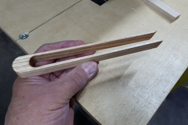 Pince à grille-pain