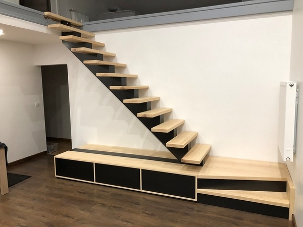 Escalier droit limon central