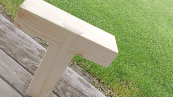 Assemblage à double queue d'aronde