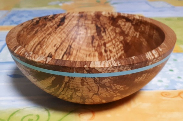 Bol incrusté avec époxy
