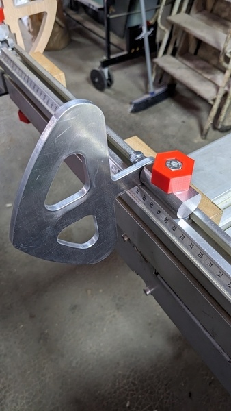 Une deuxième butée pour le guide perpendiculaire