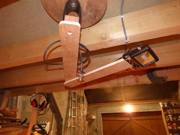 Lampe d'atelier orientable