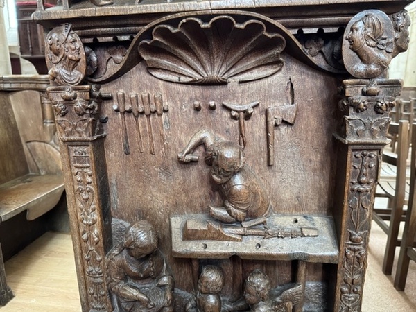 Menuisier au travail