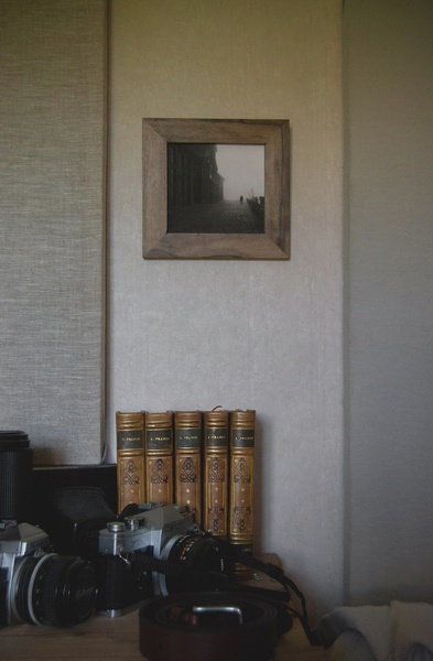 Petit Cadre en Noyer