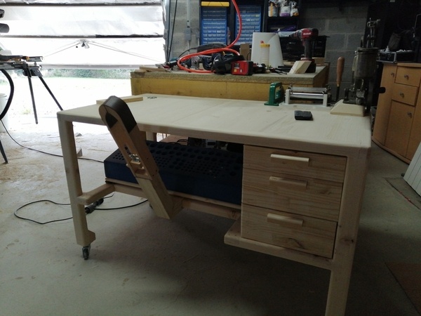 Etabli dédié au cuir