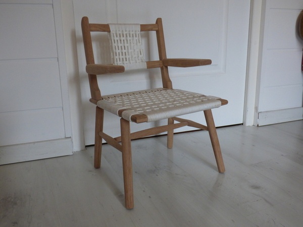Petit fauteuil en chêne pour enfant