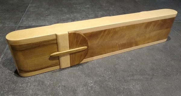 Une boîte pour les aiguilles à tricoter de Lou.