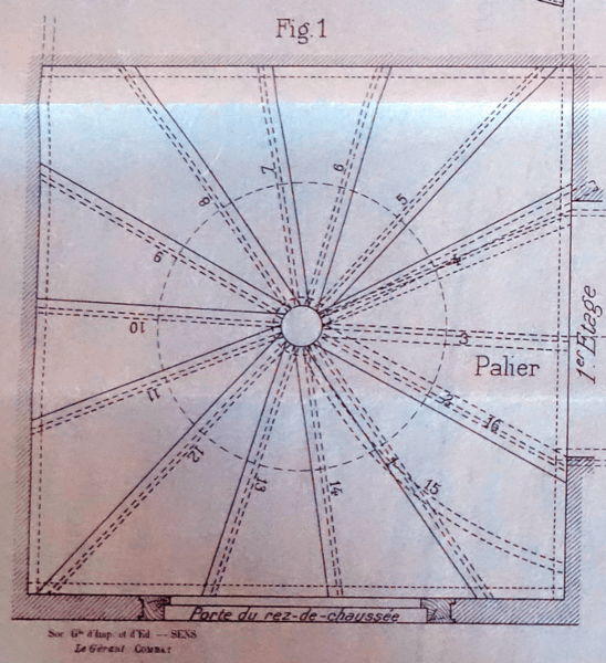 Escalier à noyau plein sur plan carré