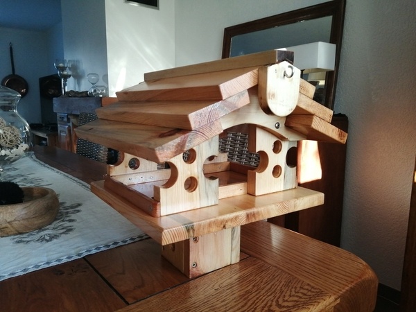 Petite mangeoire pour nos amis les oiseaux