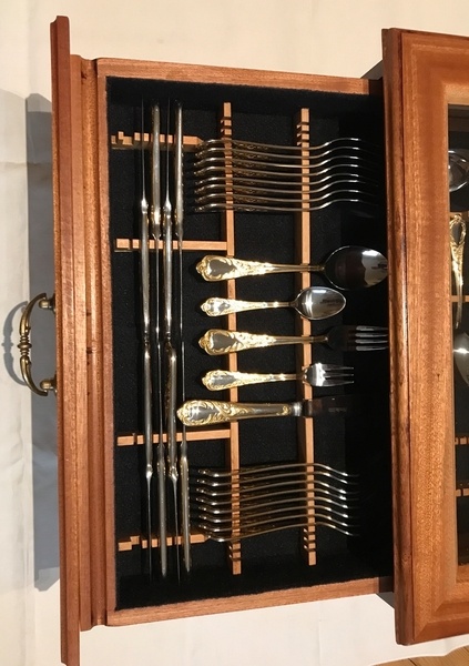 Cutlery cabinet