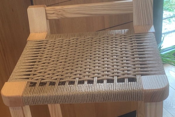 Tabouret haut, frêne et corde danoise