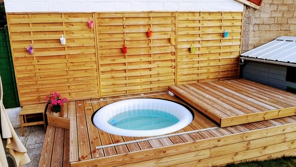 Terrasse pour SPA gonflable, avec couvercle motorisé.