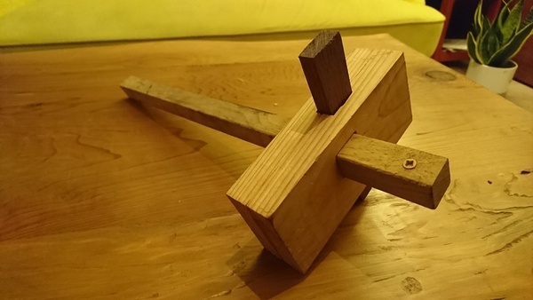 Trusquin à clé prototypique