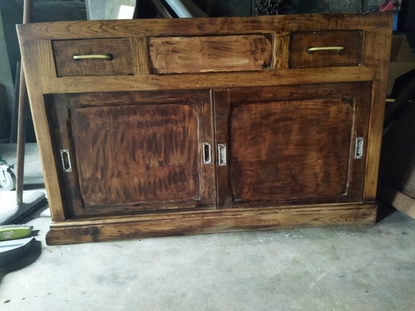 Travail en cours, les portes sont restaurées